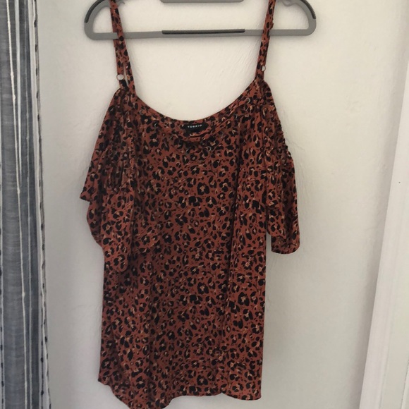 Torrid size 2 leopard print off shoulder blouse- NWOT - Picture 2 of 4